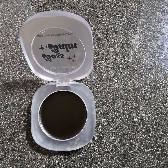 Color Changing Blush - Picture 4 of 5